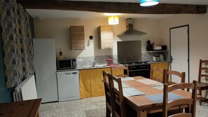 Dining - Gîte le Pantaléon (TRAMBLY)