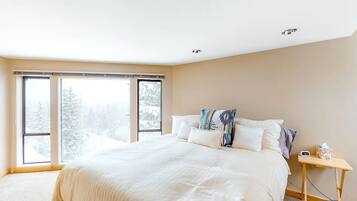 4 Schlafzimmer, BĂŒgeleisen/BĂŒgelbrett, WLAN, BettwĂ€sche