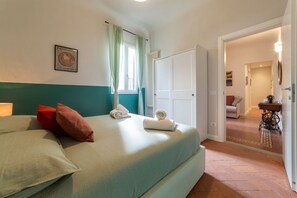 1 habitación, tabla de planchar con plancha, wifi y ropa de cama 