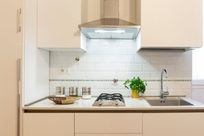 Fridge, stovetop, dishwasher, coffee/tea maker