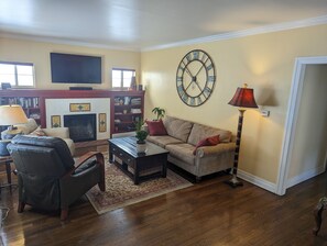 スマートテレビ、暖炉、ステレオ、プリンター