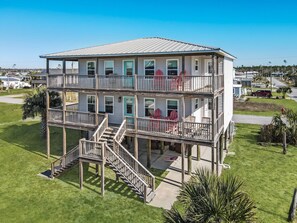 Exterior - RAY'S ROOST WITH 6BD, 2 FULL KITCHENS, 2 LIVING AREAS, PERFECT FOR MULTI FAMILIES! (Mexico Beach)