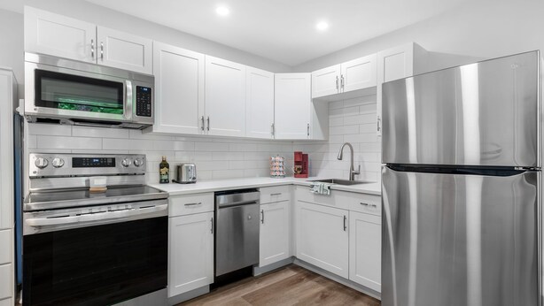 Coffee/tea maker, fridge, microwave, oven