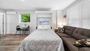 1 bedroom, iron/ironing board, WiFi (free), bed sheets
