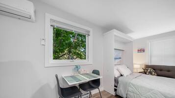 1 chambre, fer et planche Ă repasser, Wi-Fi gratuit, draps fournis