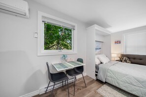1 bedroom, iron/ironing board, free WiFi, bed sheets - Cozy Bachelor unit 1 km from Georgian Bay! (Parry Sound)
