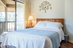 2 bedrooms, iron/ironing board, free WiFi, bed sheets - Quiet Condo on Golf Course with EV Plug near Pinehurst (Foxfire)