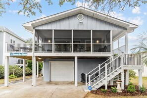 Exterior - Renovated w/ Modern Amenities Near Oak Island Pier (Oak Island)