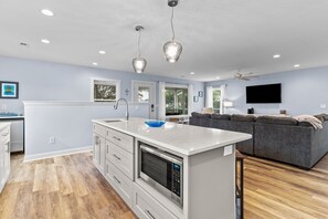 Fridge, microwave, oven, stovetop - Renovated w/ Modern Amenities Near Oak Island Pier (Oak Island)
