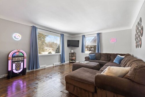 Rock n Roll! DT 2bd home! Walk to beach, bars&more