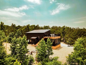 Exterior - Honeymoon Cabin-Best Views-Hot Tub-Telescope-Pets-Stardust (Broken Bow)