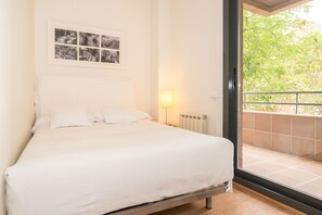 4 habitaciones y tabla de planchar con plancha 