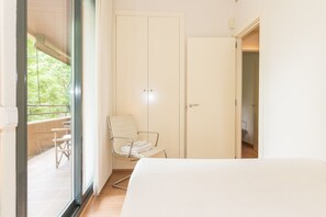 4 室のベッドルーム、アイロン / アイロン台