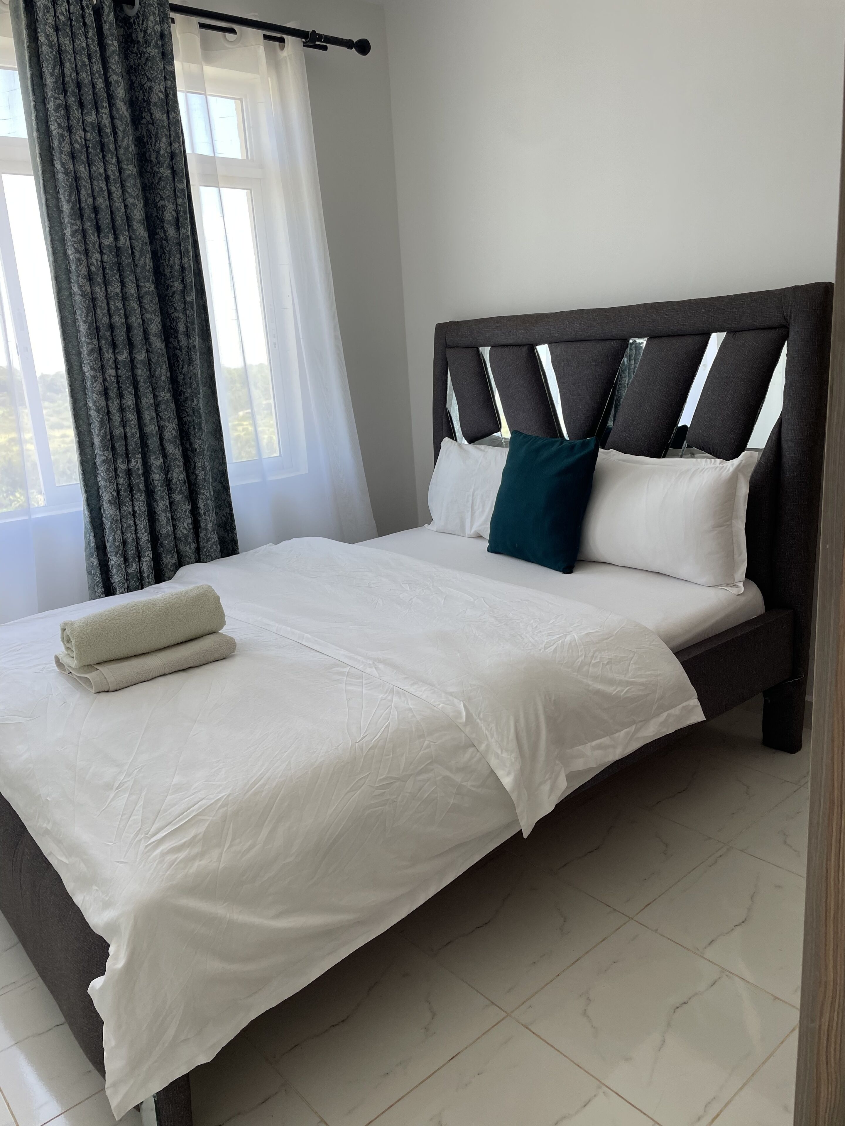 1 bedroom, bed sheets