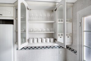 Interior - Charming Sants-Montjuic 2BR w/ Balcony, by Blueground (Barcelona)