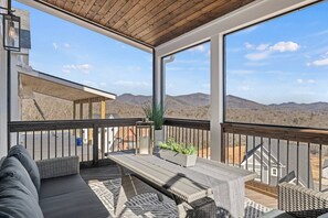 تناول الطعام بالخارج