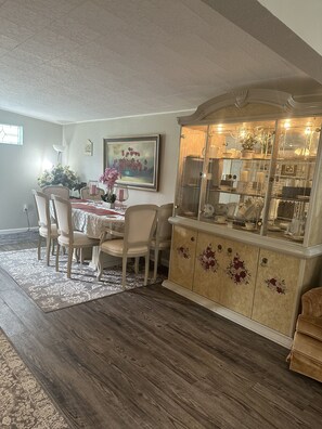 Dining - Welcome to our home. (St. Petersburg)