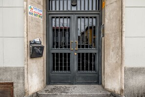 Exterior detail - Immpecable Salamanca 3BR w/terrace, by Blueground (Madrid)