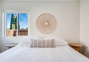 2 habitaciones, tabla de planchar con plancha y cuna de viaje 