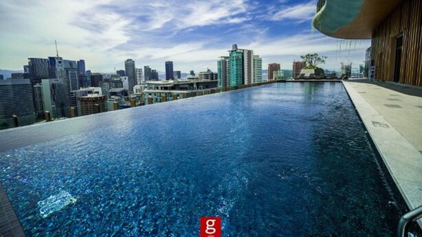 A rooftop infinity pool with a city skyline view, surrounded by modern buildings and a clear sky. - Ceylonz Suites KLCC by Mana-Mana  (Kuala Lumpur)