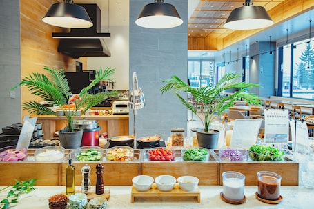 Daily buffet breakfast (JPY 2090 per person)