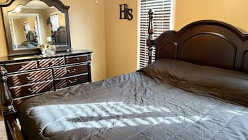 3 bedrooms, WiFi (free), bed sheets