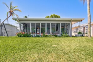 Exterior - Private Dock! Canalfront Home: 4 Mi to Beaches (New Port Richey)