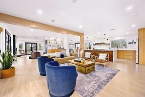 Smart TV, video games, stereo, offices - Micro Resort, Sleeps 20 | Pool, Game Barn, Hot Tub (Dripping Springs)