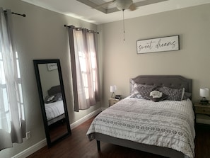 4 chambres, fer et planche à repasser, lit parapluie, Wi-Fi gratuit