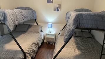 4 Schlafzimmer, Bügeleisen/Bügelbrett, Reisekinderbett, kostenloses WLAN