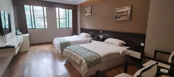 Linlong Hotel in Yinjiang