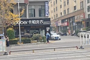 View from property - Linlong Hotel in Yinjiang (Yinjiang)