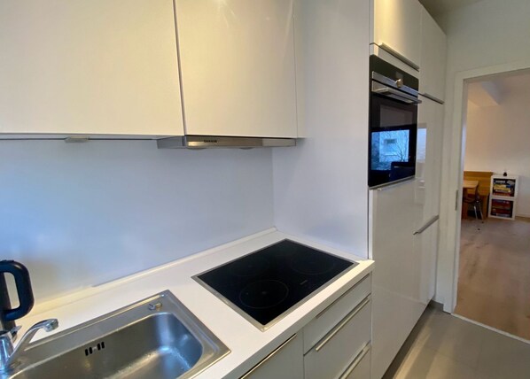 Refrigerador, horno, parrilla de estufa y lavavajillas 