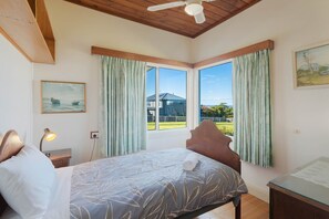 5 habitaciones, tabla de planchar con plancha y ropa de cama 