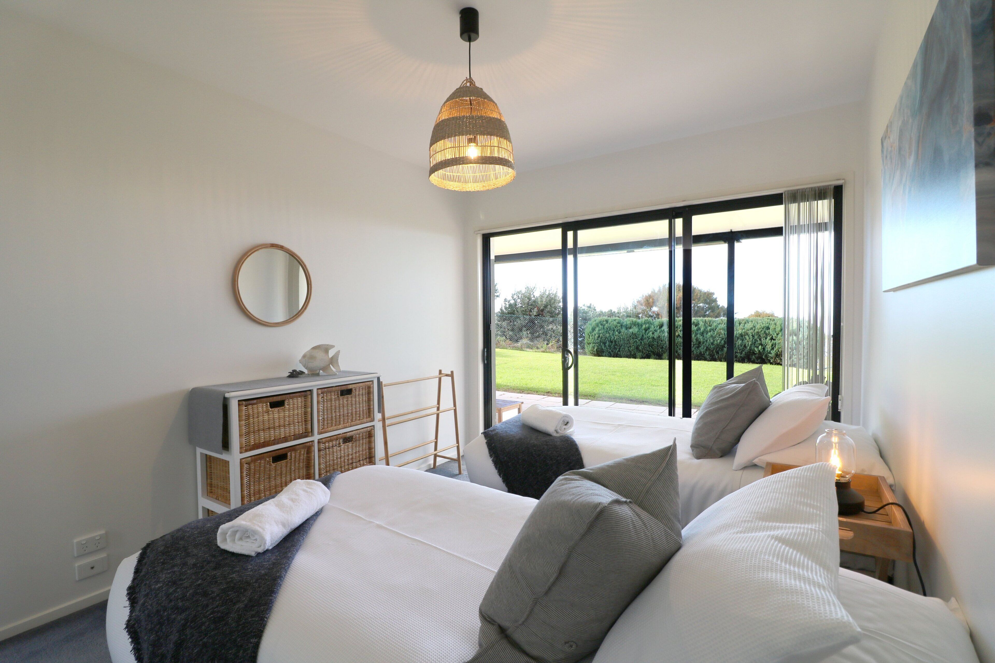 5 bedrooms, iron/ironing board, Internet, bed sheets
