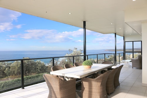 Villa Paradiso - Pool and Beach Front