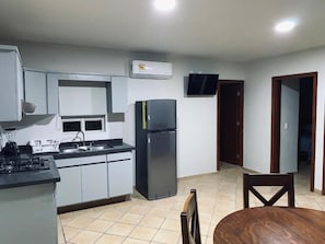 Appart'hÎtel Confort | Cuisine privée | Réfrigérateur, micro-ondes, plaque de cuisson, lave-vaisselle