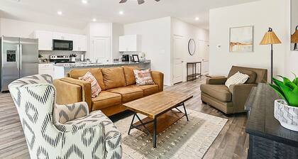 Cozy & convenient to TAMU, the Brazos County Expo, & Legends!