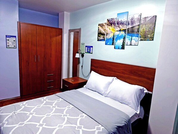 Deluxe Double Room, 1 Queen Bed | Individually decorated, individually furnished, desk, laptop workspace