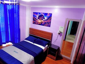 Habitació doble Deluxe, 1 llit de matrimoni | 1 dormitori, decoració individual, mobiliari individual i escriptori