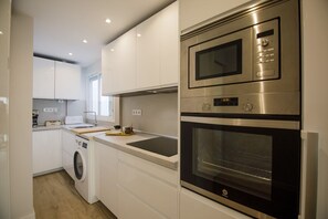 Kühlschrank, Mikrowelle, Ofen, Geschirrspüler
