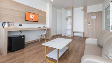 Cortinas blackout, wifi gratis y ropa de cama