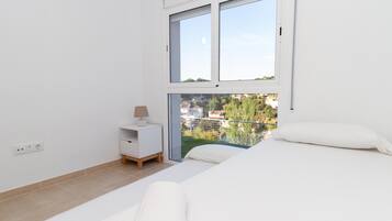 6 slaapkamers, een strijkplank/strijkijzer, internet, beddengoed