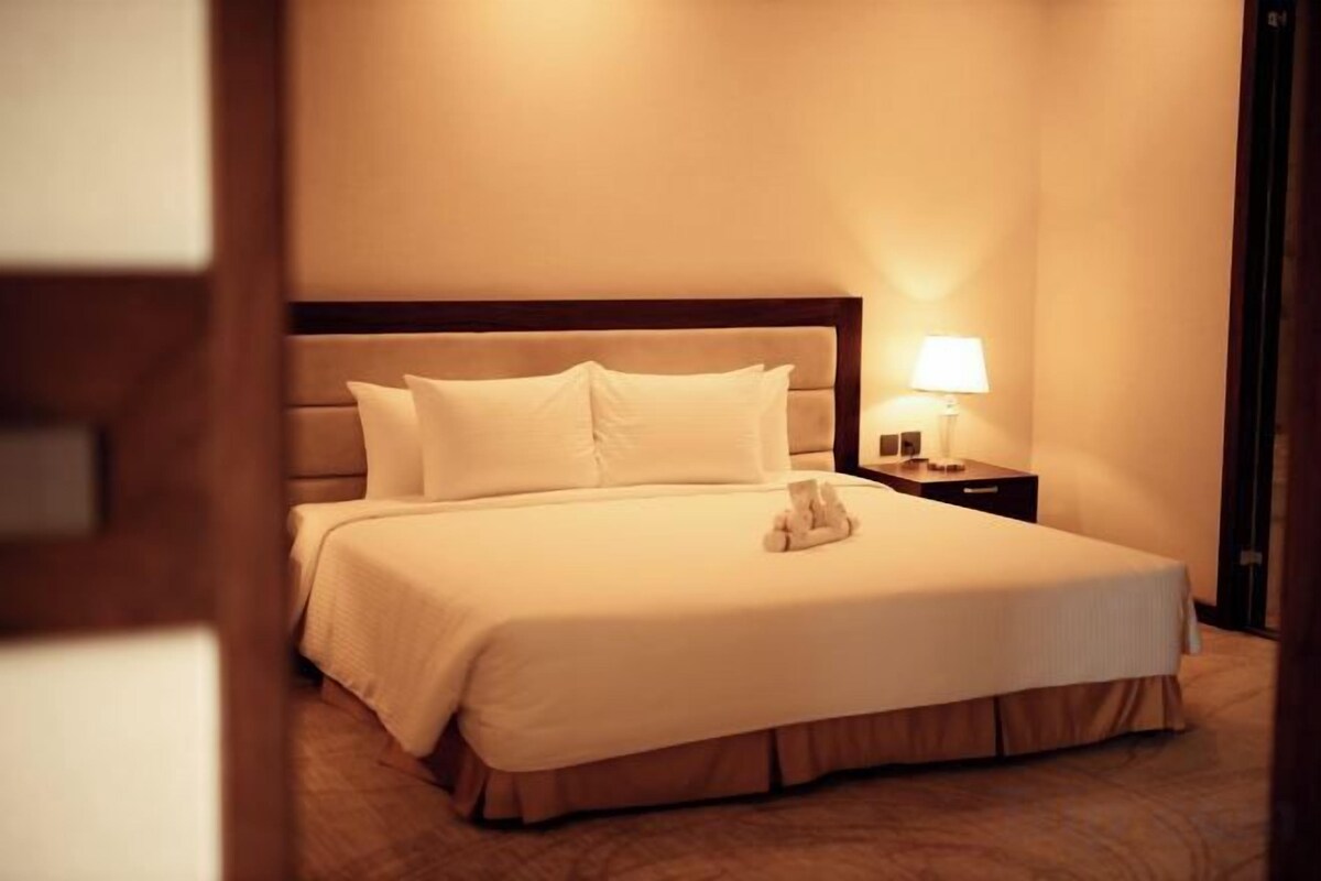 Pillow-top beds, minibar, in-room safe, soundproofing