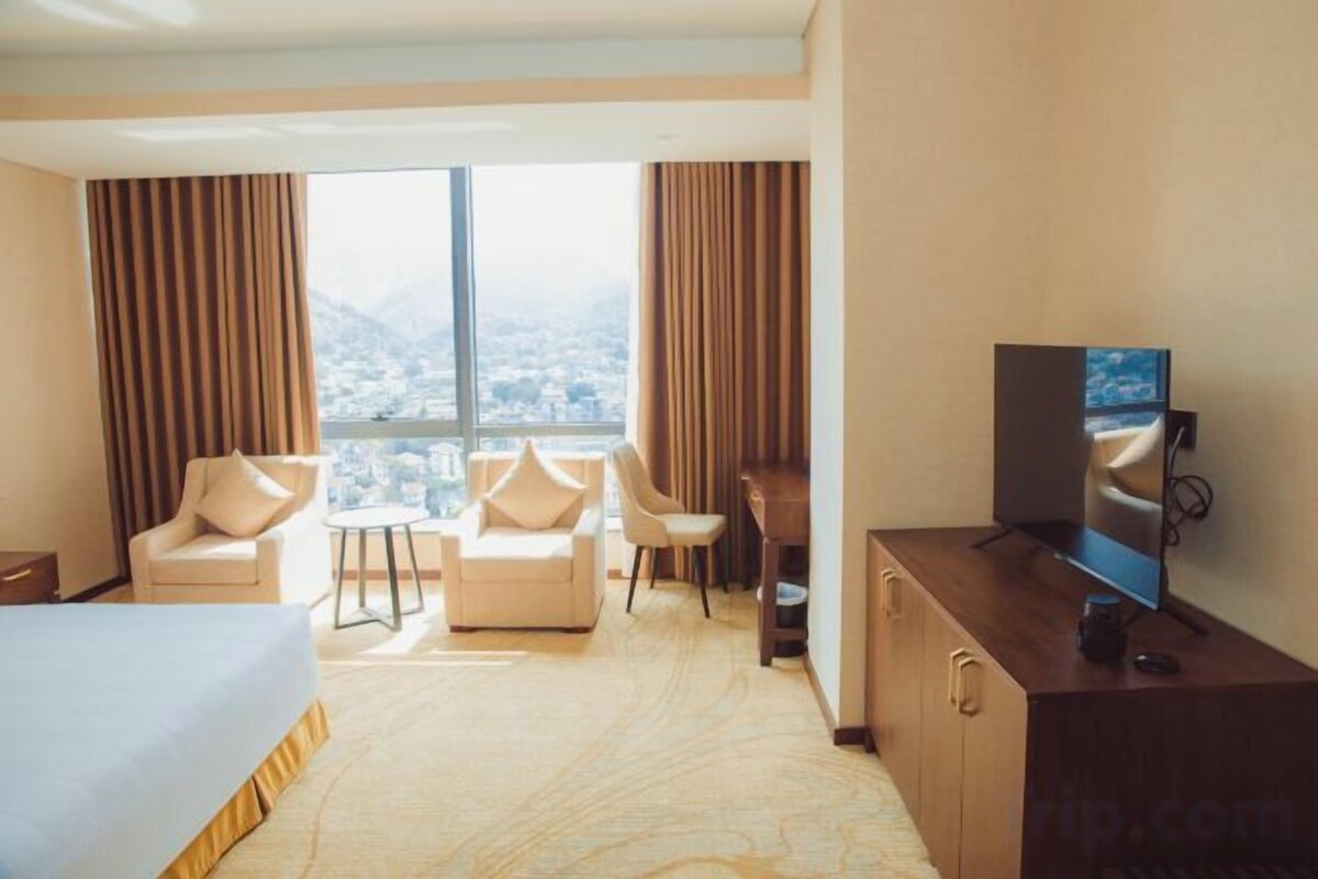 Pillow-top beds, minibar, in-room safe, soundproofing