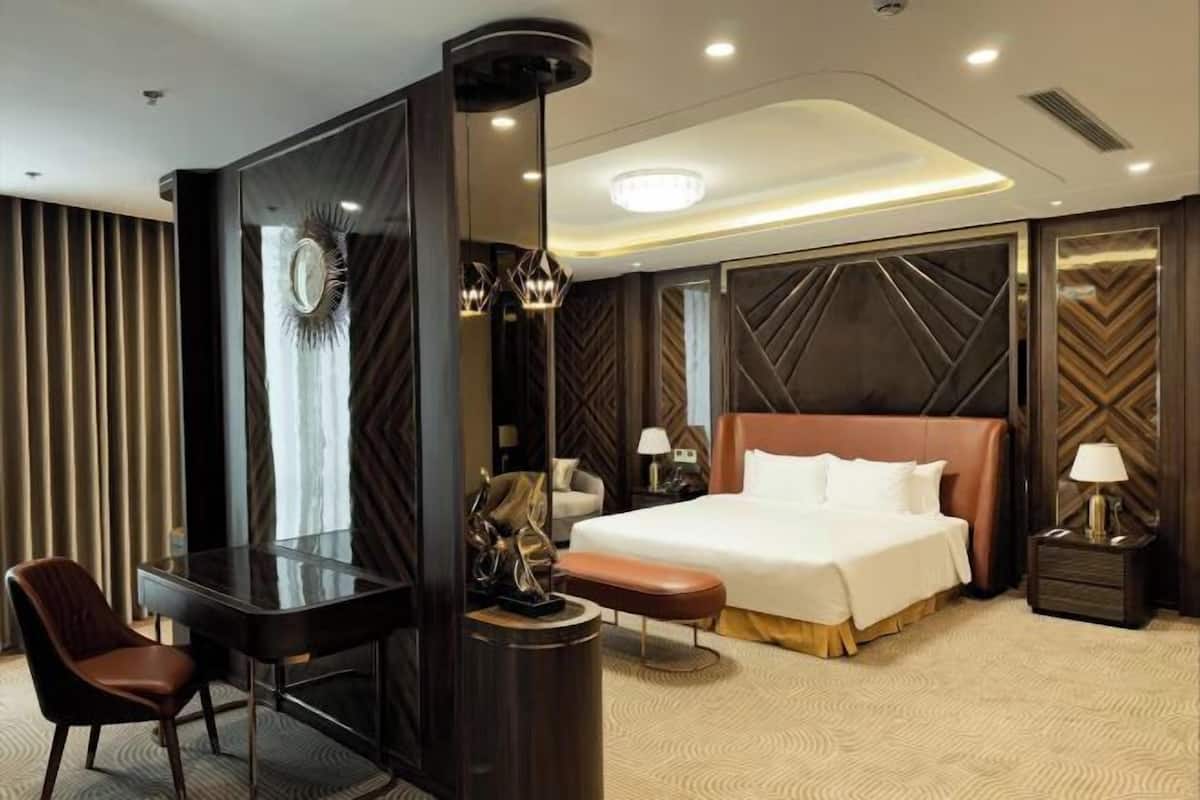 Pillowtop beds, minibar, in-room safe, free WiFi