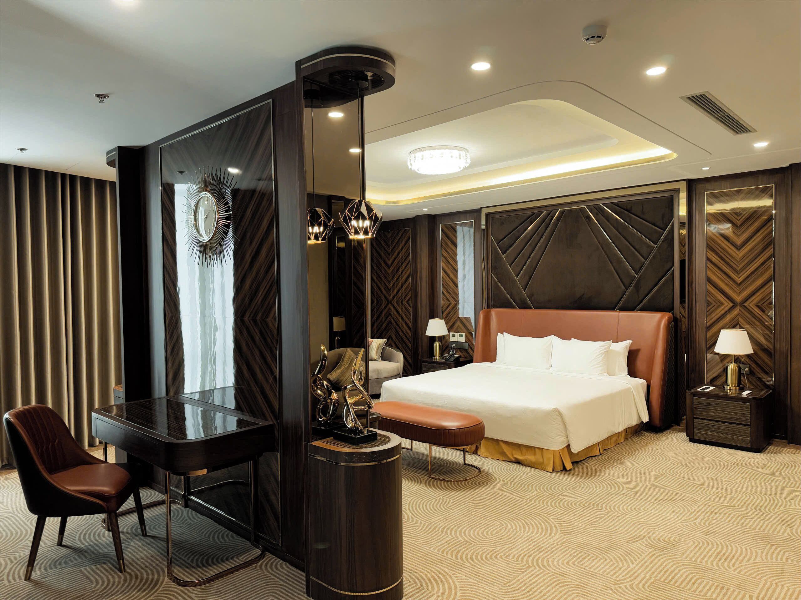Presidential Room | Pillow-top beds, minibar, in-room safe, free WiFi