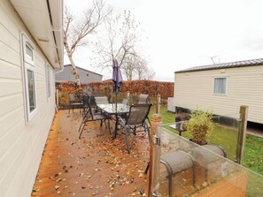 Outdoor dining - Rosie's Zen Den (Carlisle)