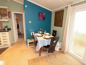 Dining - Rosie's Zen Den (Carlisle)