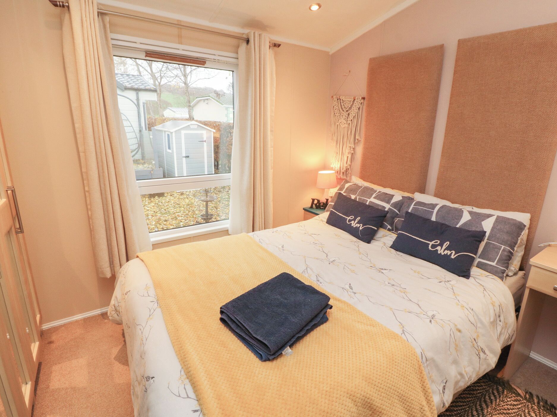 3 bedrooms, individually decorated, individually furnished